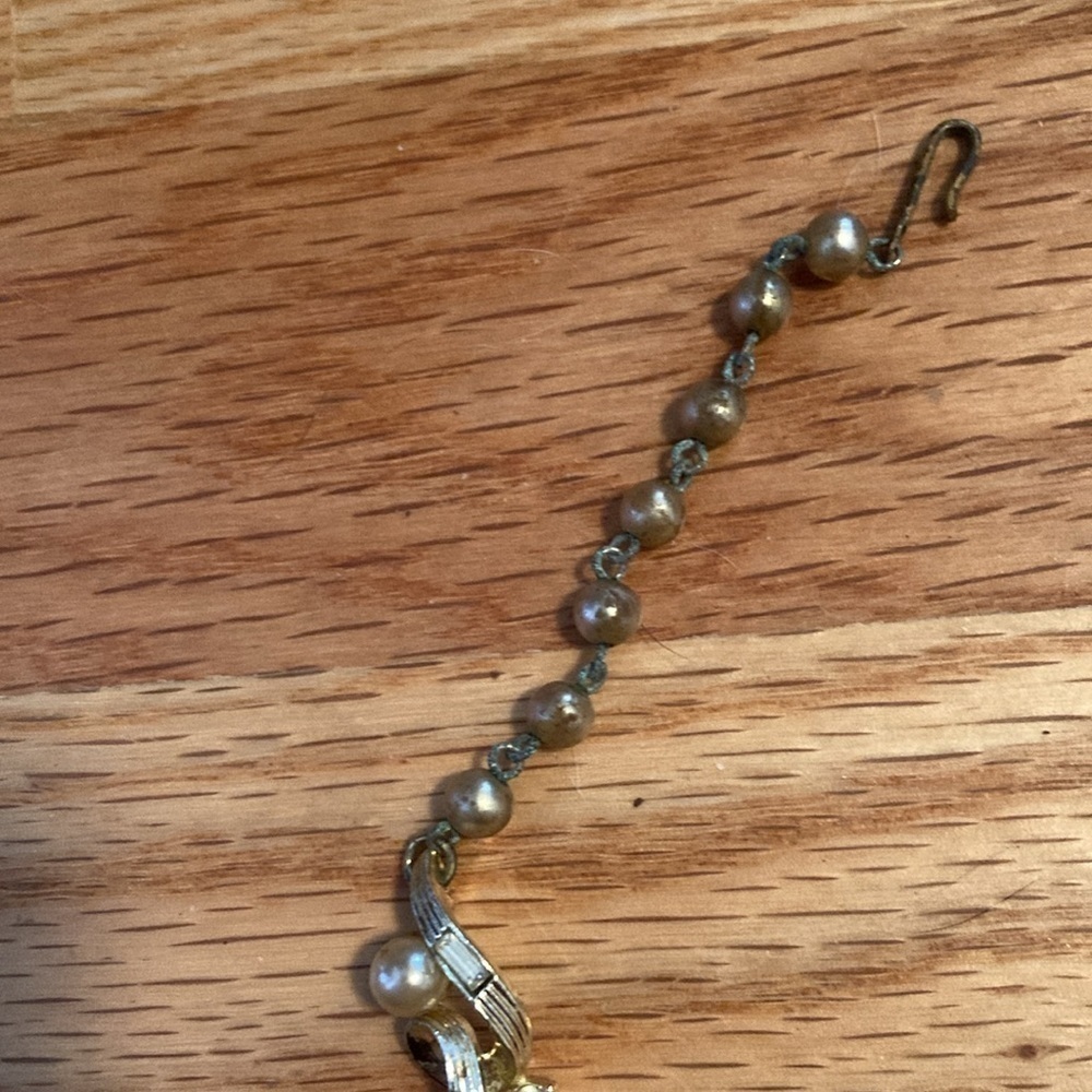 Golden and pearly necklace. - Picture 4 of 6
